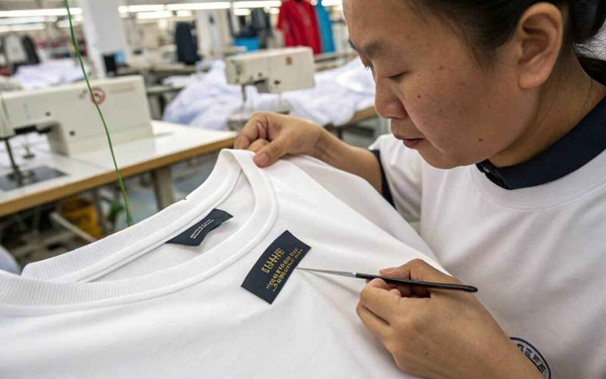 10-Label-Attaching